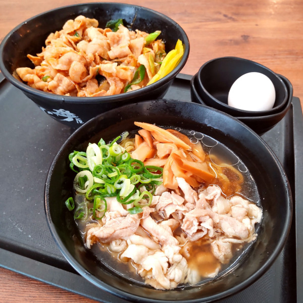 「すた丼（腹八分目）＋ 半冷やし肉そばセット（￥1,190）」@伝説のすた丼屋 蒲田店の写真