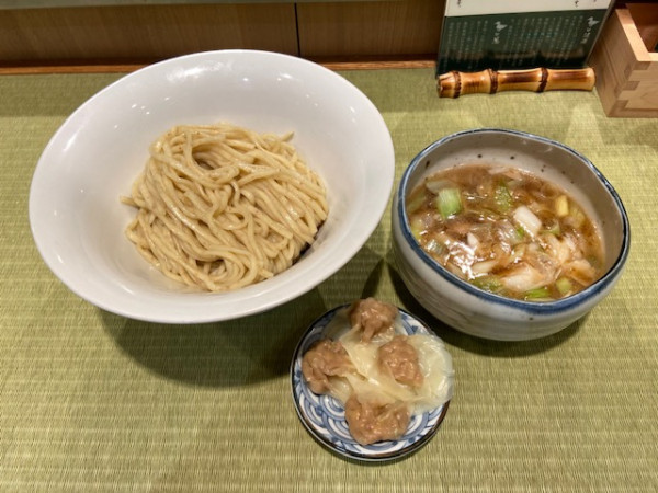 「鴨汁つけそば＋ワンタン」@らーめん 鴨to葱 イイトルミネ新宿店の写真