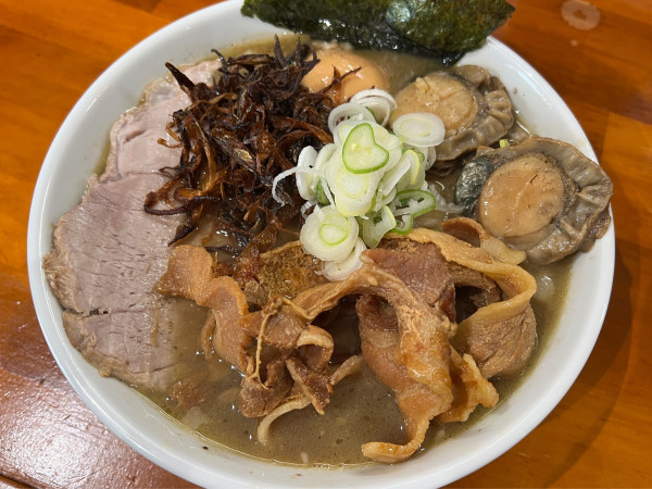 「純正100SP ムール貝＋北海道産ホタテ」@一条流がんこラーメン金町の写真