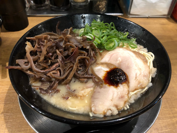 「きくらげラーメン」@元祖博多 中州屋台ラーメン 一竜 池袋東口駅前店の写真