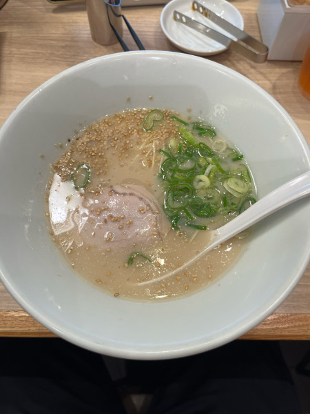 「白丸シンプル➕ひとくち餃子➕替玉」@博多一風堂 二子玉川ライズS.C.店の写真