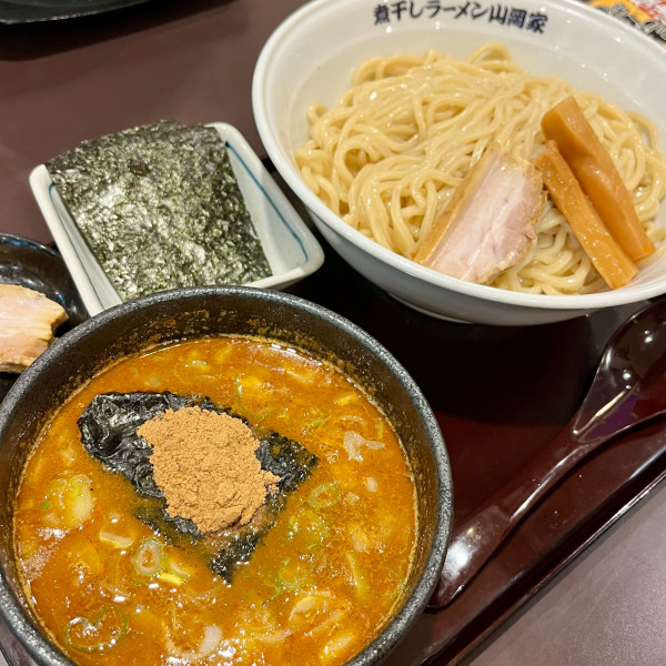 「辛煮干し豚骨つけ麺〝大盛〟」@煮干しラーメン山岡家 狸小路4丁目店の写真