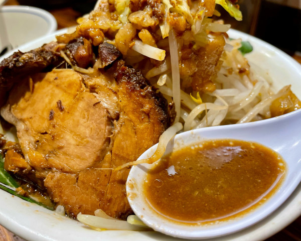 「濃厚雷そば(250g)/那須御用卵」@雷 松戸駅東口店の写真
