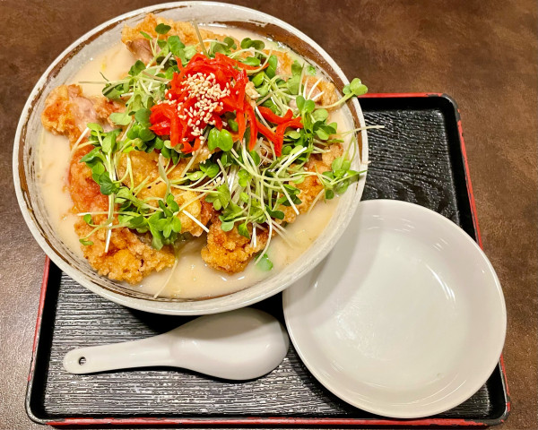 「もっこり鶏カラらーめん/大盛り」@中華さくらの写真