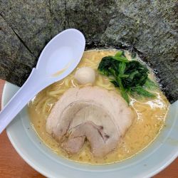 ラーメン　醤油味　860円