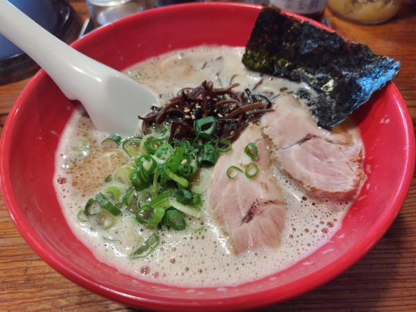 「ラーメン　※ばりかた」@元祖長浜 大学ラーメンの写真