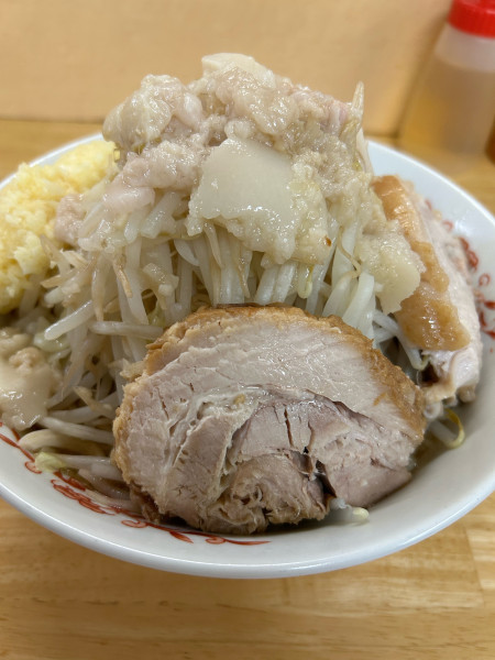 「小豚2枚(ニンニクアブラ)」@ラーメン 登良治郎の写真