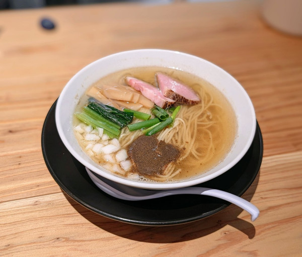 「濃いニボシラーメン1玉(しお)」@にぼしらぁ麺なの花の写真