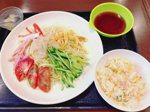 「（夏季限定）冷やし中華（醤油）　８８０円　※」@芳蘭亭 餃子酒場 新宿都庁店の写真