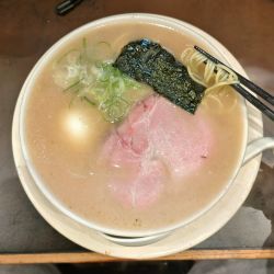 味玉豚骨ラーメン（1000円）、替玉（150円）