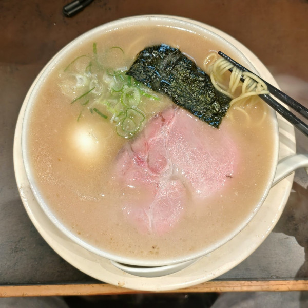 「味玉豚骨ラーメン（1000円）、替玉（150円）」@中洲 川端 きりんの写真