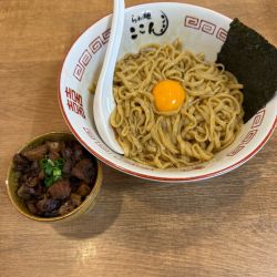 巴醤油の釜玉油そば