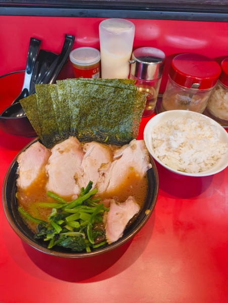 「チャーシューメン+海苔増し　1350円」@横浜家系ラーメン 駒岡家の写真