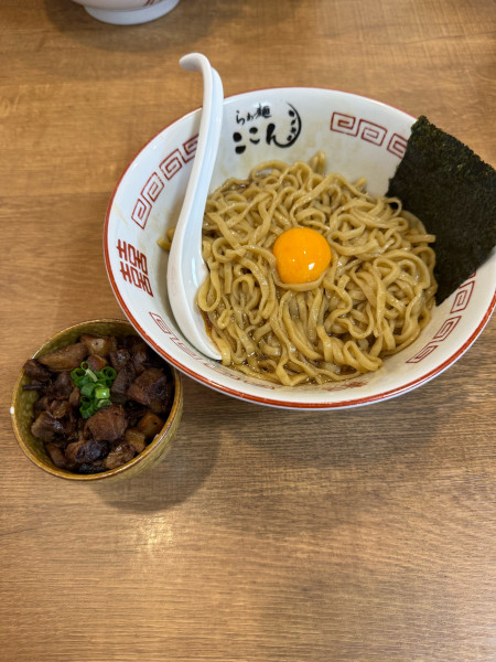 「巴醤油の釜玉油そば」@らぁ麺 ここんの写真