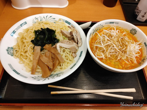 「ピリ辛豚骨つけ麺（650円）、細切りネギ（150円）」@日高屋 さいたま新都心店の写真