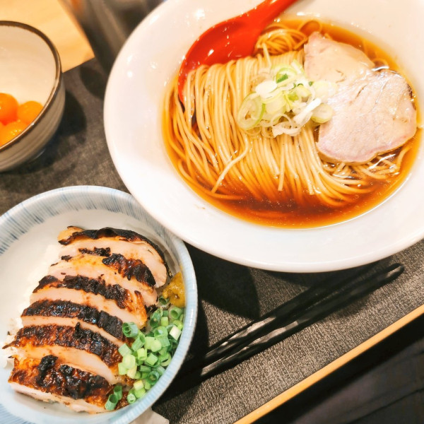 「かけらぁめん醤油」@麺や旬香の写真