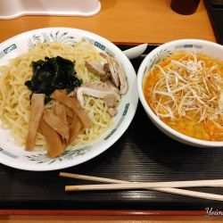 ピリ辛豚骨つけ麺（650円）、細切りネギ（150円）