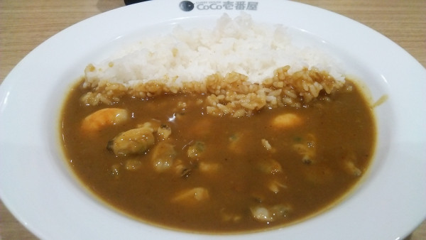 「エビあさりカレー 884円＋200g ▲60円＋1辛 25円」@CURRY  HOUSE CoCo壱番屋 ワンザ有明店の写真