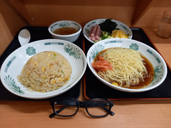 「黒酢しょうゆ冷し麵+チャーハン」@日高屋 蒲田南口店の写真