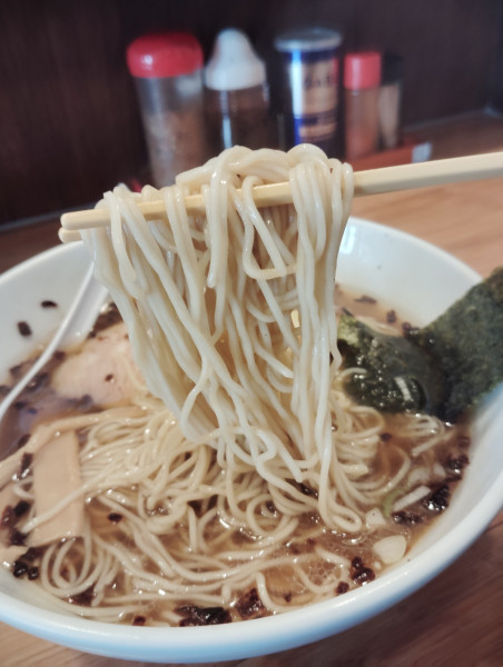 「焦がしネギ醤油らあめん大盛」@本格鶏豚汁麺 やくみやの写真