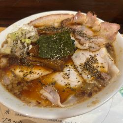 背脂ブラックチャーシュー麺