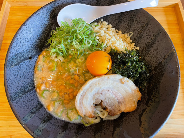 「ねぎとろ冷やしまぜそば　￥１１５０」@らぁめん 麺彩家の写真