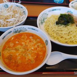 ピリ辛豚骨つけ麺（650円）、細切りネギ（150円）