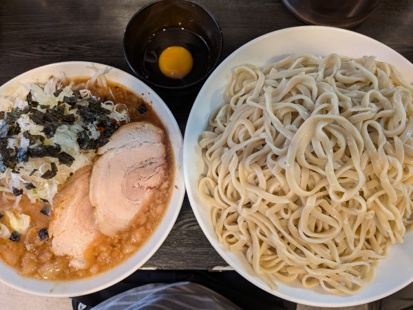 「【限定】つけわさ1400円(大150円)+生卵70円」@豚星。の写真