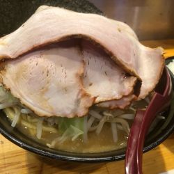 野菜チャーシュー麺5枚（1,400円）、ライス（200円）