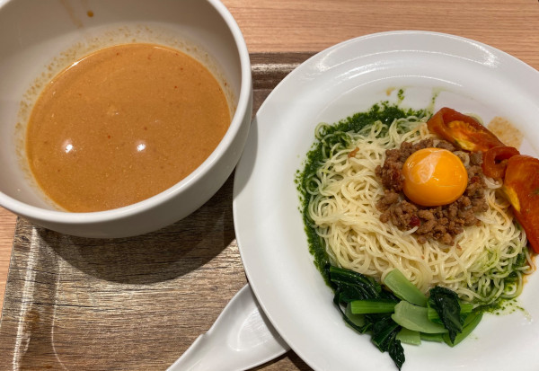 「【期間限定】ルッコラオイル香る冷製トマト担々つけ麺1200円」@太陽のトマト麺 川崎アゼリア店の写真