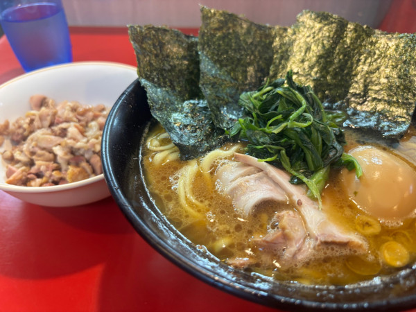 「ラーメン、味玉、まぶし」@家系総本山 ラーメン吉村家の写真