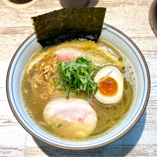 「【気まぐれ限定】鶏白湯塩そば」@中華そば 四つ葉の写真