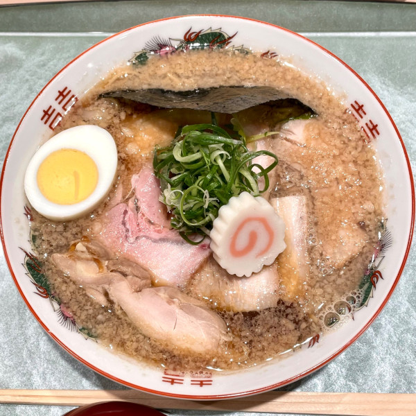 「【限定】背脂肉煮干らぁ麺」@らぁ麺 花萌葱の写真