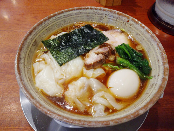 「ワンタン醤油らーめん＋味玉」@らーめん 梶原の写真