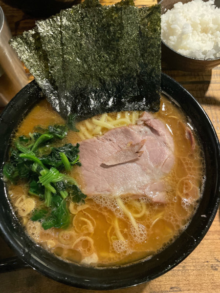 「ラーメン中盛」@家系ラーメン クックらの写真