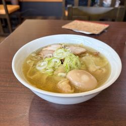 塩ラーメン、海老ワンタン、味玉