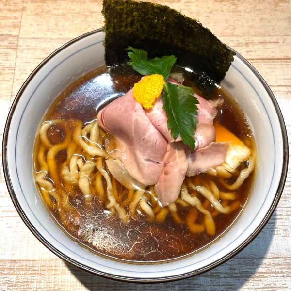 「【気まぐれ限定】極太手揉み麺もち姫50のいりこそば」@中華そば 四つ葉の写真