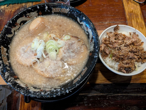 「特製ラーメン・チャーシューご飯」@らーめん 平太周 味庵の写真