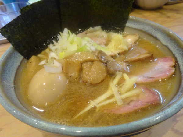 「特製生姜醤油ラーメン　1,350円」@ラーメンパーク あずーるの写真
