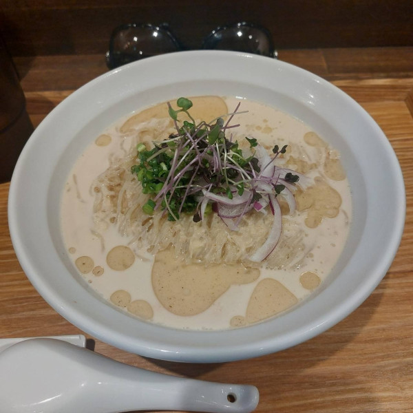 「シャカリキおタツの冷やしホタテソバ(北海道産帆立×金鯵煮干)」@NIBOSHIMANIAの写真