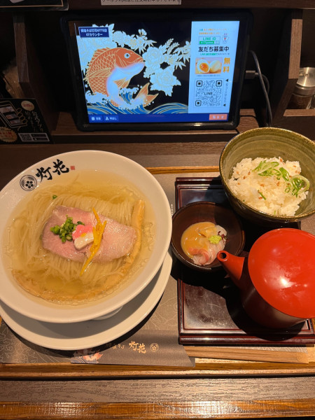 「鯛塩らぁ麺＋胡麻鯛茶漬け（1,615円）」@鯛塩そば 灯花 KITTE丸の内店の写真