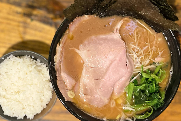 「ネギチャーシュー(白、5枚)、のり、ライス」@家系ラーメン クックらの写真