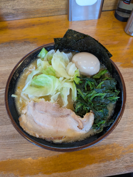 「とき卵塩ラーメン＋味付玉子＋キャベツ＋ほうれん草」@ラーメン 大山家の写真