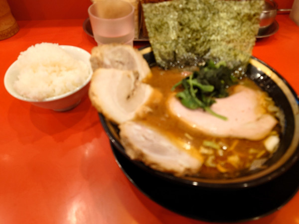 「朝ラー  煮豚  ライス✖️3  硬め濃いめ多め」@横浜家系ラーメン 大輝家の写真