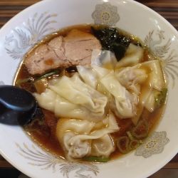 ワンタンメン・麺半分+etc