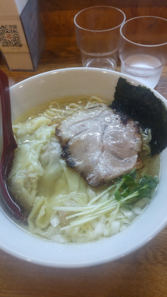 「塩ワンタン麺」@中華そば JUN-CHANの写真
