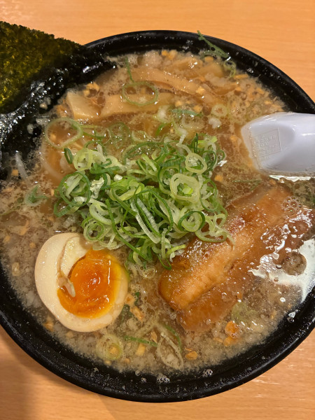 「黒熟成醤油ラーメンこってり　1100円」@三河開化亭 豊川店の写真