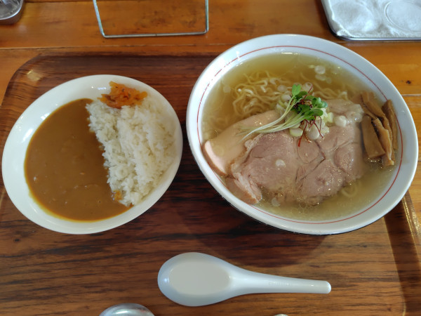 「しおらーめん950円（夏季限定）、カレーセット350円」@玖の写真