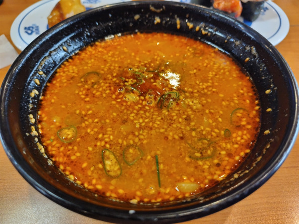 「胡麻香る担々麺　※ネギあり」@無添 くら寿司 松本平田店の写真