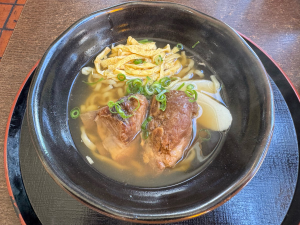 「本ソーキそば 中　850円」@東江そば 小禄店の写真